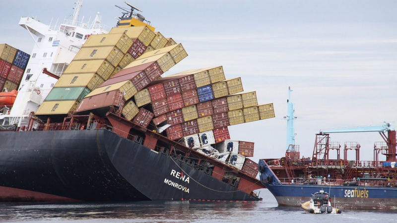 porte-containers accidenté